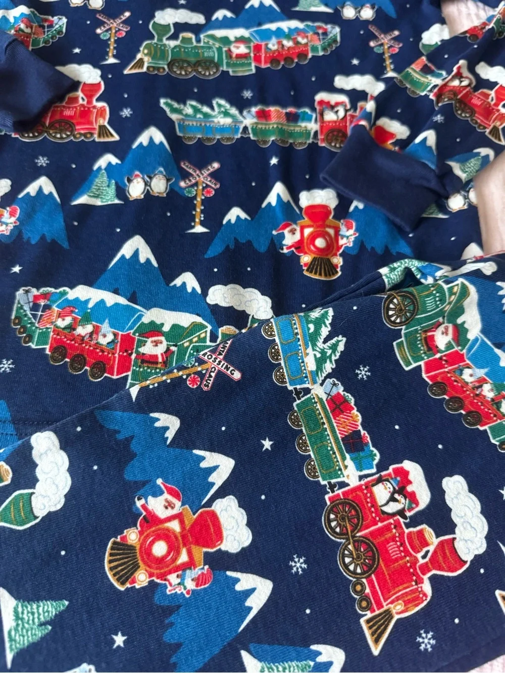 PJ Place Navy Holiday Santa Train Kids Pajama Set. EUC